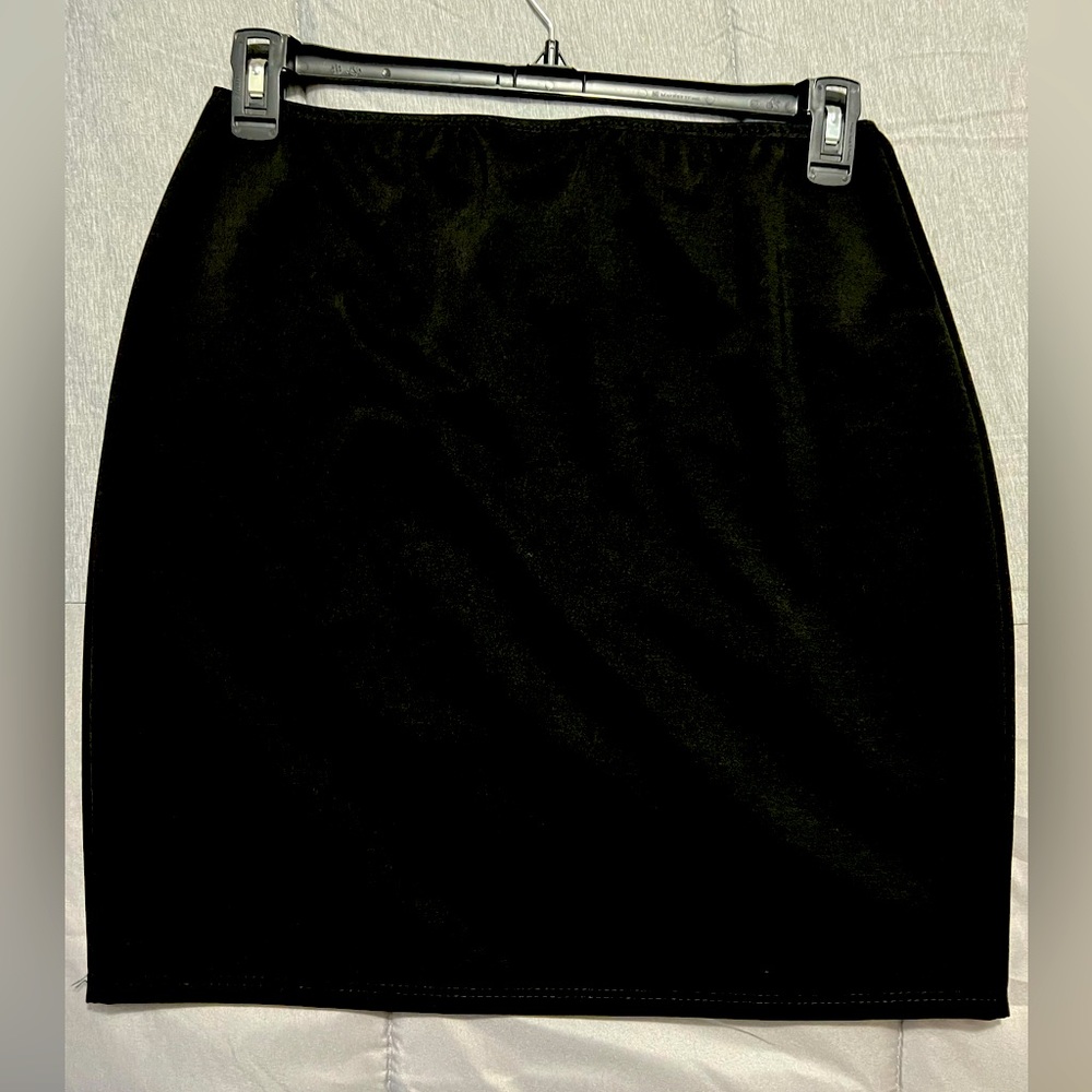 Plus Slimming black skirt.